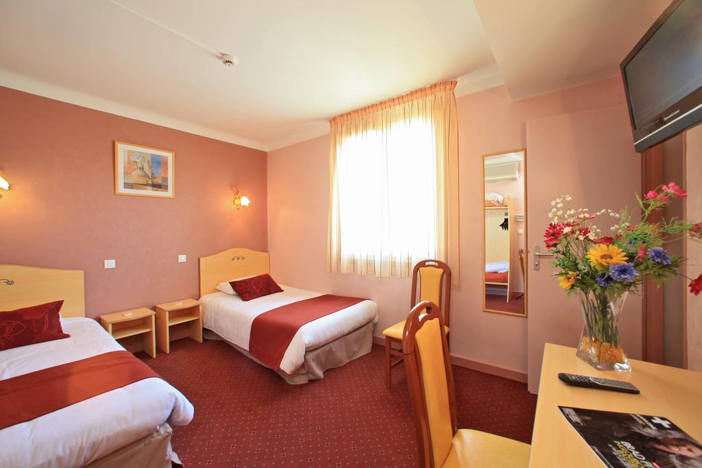 Logis Hotel Sandrina Niort Room photo